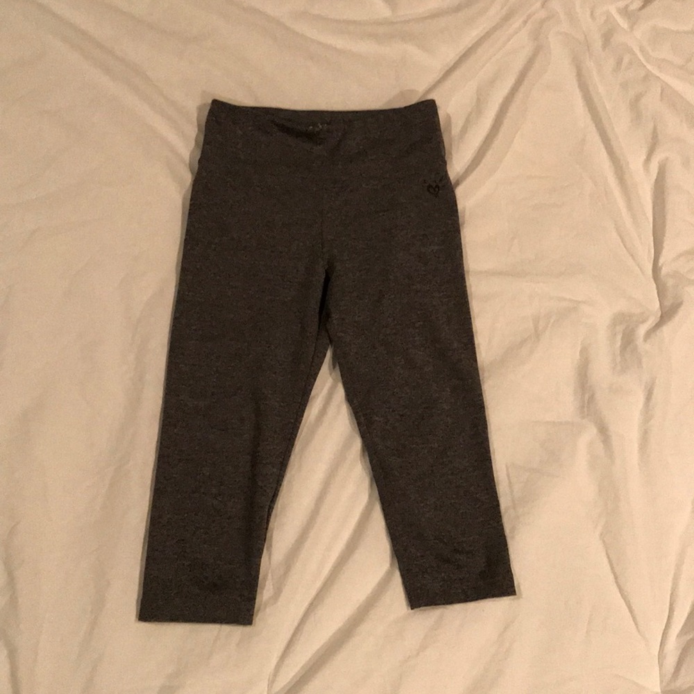 Girls cropped gray leggings